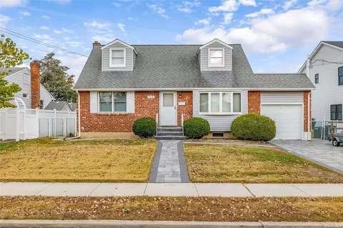 159 N Detroit Ave, Massapequa, NY 11758