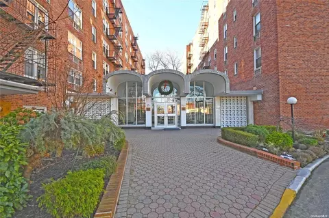 54-40 Little Neck Pkwy #4-O, New York, NY 11362
