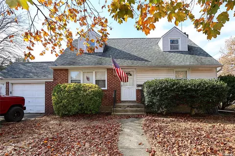 92 Grant Ave, North Hempstead, NY 11507