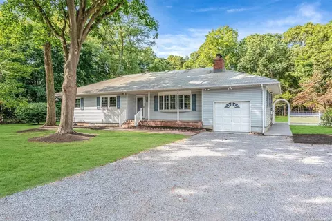 306 Lake Ave, Nesconset, NY 11767