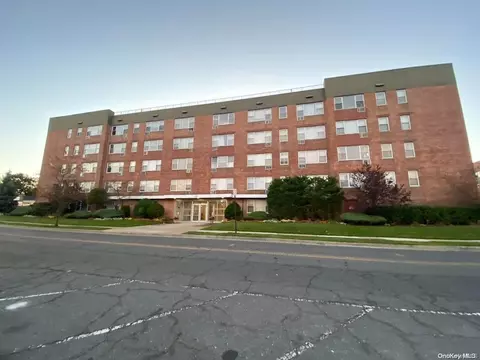 280 Guy Lombardo Ave #3P, Freeport, NY 11520