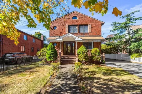 148 Piccadilly Downs, Valley Stream, NY 11581