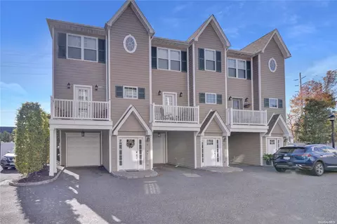 23 Hearthstone Ct #23, Farmingdale, NY 11735