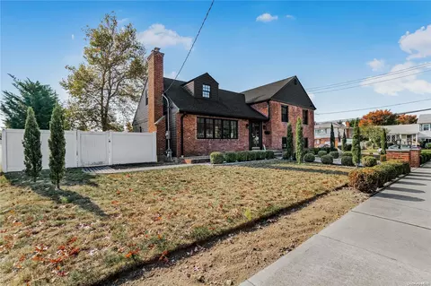 580 Edwards St, Baldwin, NY 11510