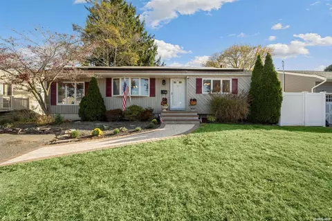 36 Calvert Ave, Commack, NY 11725