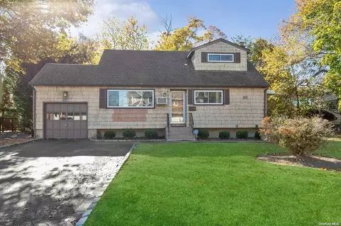104 Cedar Dr W, Plainview, NY 11803