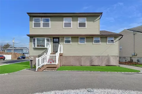 414 Venetian Blvd, Lindenhurst, NY 11757