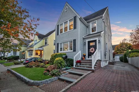16 Carstairs Rd, Valley Stream, NY 11581