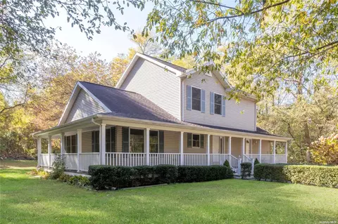 375 Kenneys Rd, Southold, NY 11971