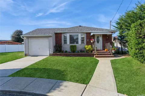 410 W Merrick Rd, Freeport, NY 11520