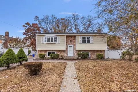 59 Benburb St, Amityville, NY 11701