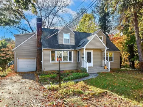 112 Fairfield Ave, North Hempstead, NY 11050