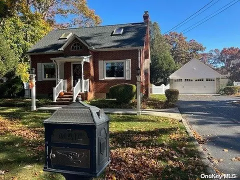 9 Huber Pl, Saint James, NY 11780