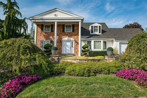 65 Penn St, Port Jefferson Station, NY 11776