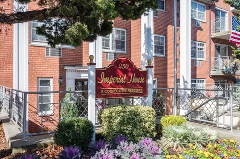 250 N Village Ave #A7, Rockville Centre, NY 11570