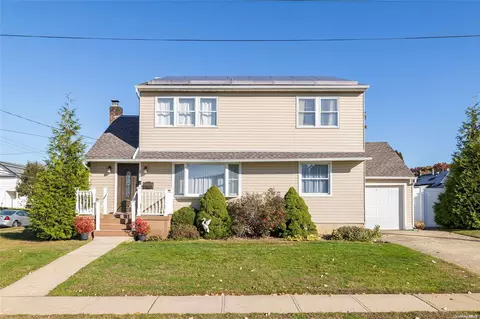 381 Michigan Ave, Massapequa Park, NY 11762