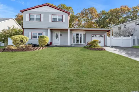 30 Ricky Rd, Ronkonkoma, NY 11779