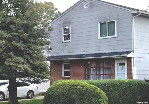 210 Wellington St, Hempstead, NY 11550