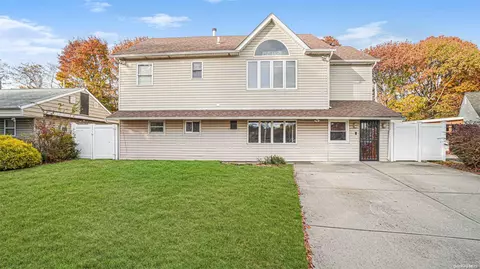 20 N Millpage Dr, Bethpage, NY 11714