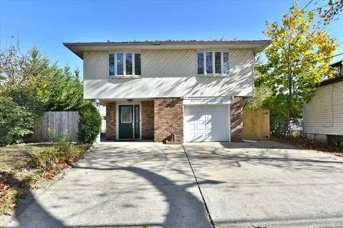 442 N Erie Ave, Lindenhurst, NY 11757