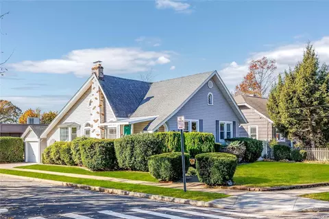34 Central Pkwy, Merrick, NY 11566