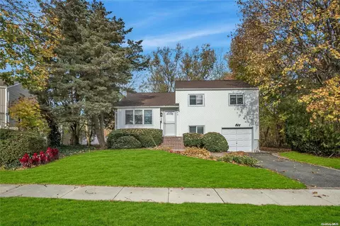 43 Briarwood Ln, Plainview, NY 11803