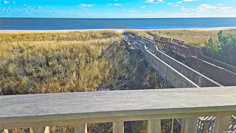 809 Dune Rd, Westhampton Beach, NY 11978