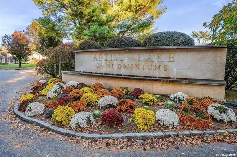 245 Artist Lake Dr #245, Middle Island, NY 11953