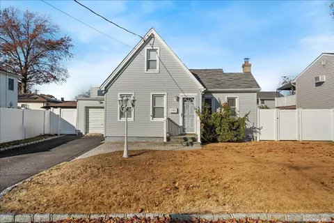 321 Columbus Ave, West Babylon, NY 11704