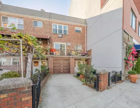 28-12 Astoria Blvd, New York, NY 11102