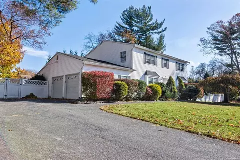 4 Jamor Ct, Nesconset, NY 11767