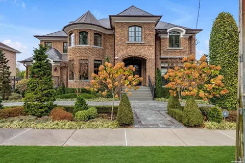 160-25 10th Ave, New York, NY 11357