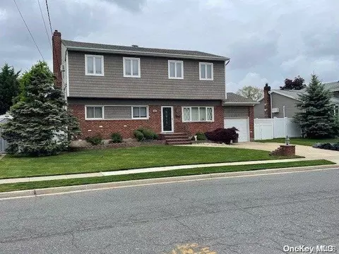 307 Linden St, Massapequa Park, NY 11762