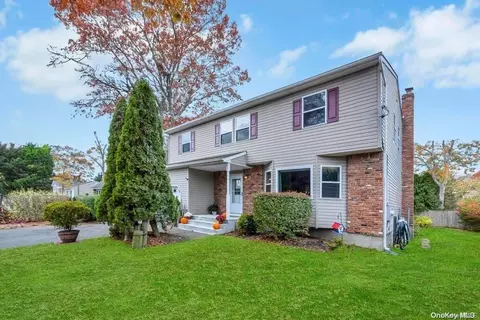 42 Burney Blvd, Mastic, NY 11950
