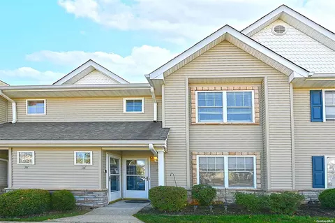 95 Morley Cir #95, Melville, NY 11747