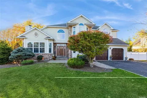 21 Island Trl, Mount Sinai, NY 11766