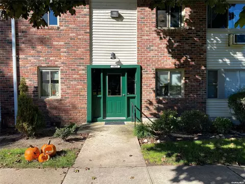 2415 Union Blvd #3B, Islip, NY 11751
