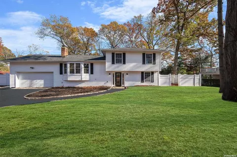 57 Brooksite Dr, Smithtown, NY 11787