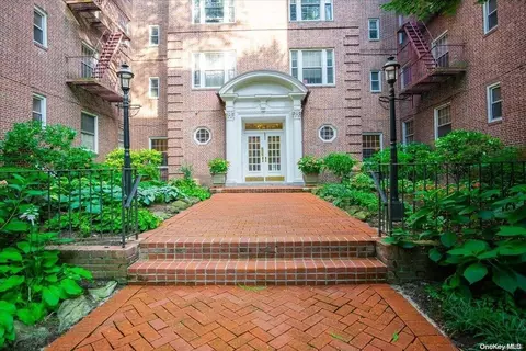 117-01 Park Ln S #C6L, Kew Gardens, NY 11415