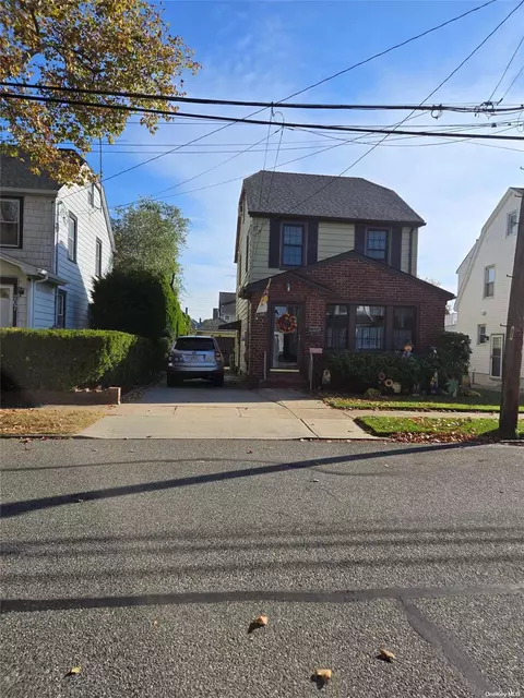203 Capitol Ave, North Hempstead, NY 11596