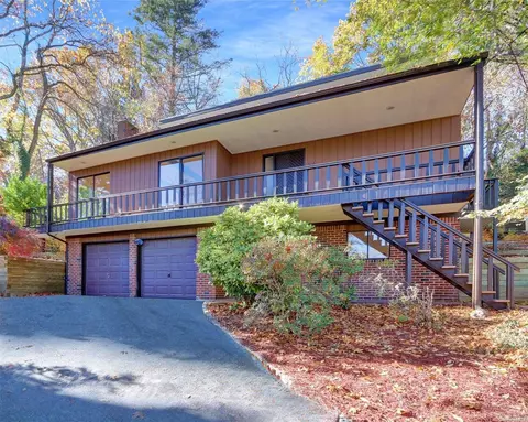164 Cow Neck Rd, North Hempstead, NY 11050