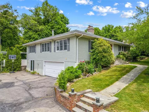48 Smith St, Glen Head, NY 11545