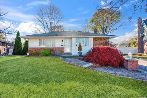 548 Parker Ave, Levittown, NY 11756
