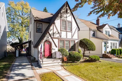 464 Wellington Rd, North Hempstead, NY 11501