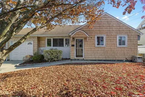 77 Eastgate Rd, Massapequa Park, NY 11762