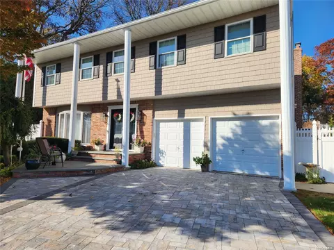 46 Felicia Ct, Plainview, NY 11803