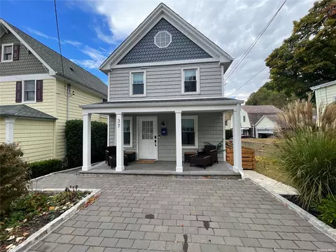 37 Weeks Ave, Oyster Bay, NY 11771