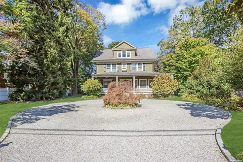 51 Highland Rd, Glen Cove, NY 11542