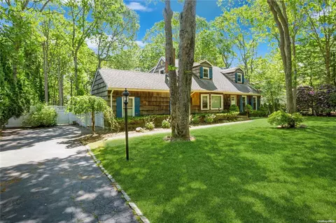 7 Washington Dr, East Quogue, NY 11942