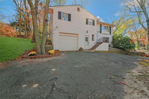 36 Wildwood Rd, Wading River, NY 11792